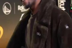 心情不錯！巴特勒因傷缺陣G3 賽前入場依然滿臉笑容