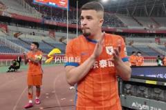 泰山隊主場不敵申花遭兩連敗，球迷高喊“下一場打回來”