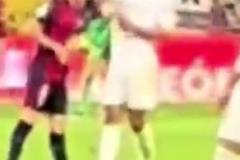 硬懟！加維怒掐貝林厄姆的脖子