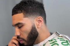 這造型如何呢？近距離展示塔圖姆的發型！