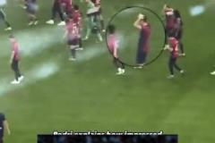 殺人誅心啊！佩德里賽后模仿貝林厄姆原地抱頭呆愣