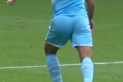 馬德魯加這記干凈利落的鏟球，引得現場球迷一片叫好