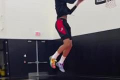 開拓者夏普訓練秀彈跳，感覺這爆發力還在莫蘭特之上