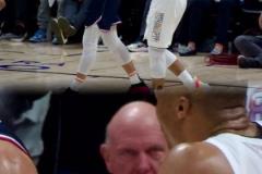 威少強打博格丹2+1搖娃娃慶祝 一旁的鮑爾默眼神想刀人