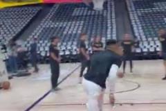 威少賽前熱身底角三分命中后奔襲回更衣室