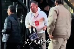 太會節約了，庫里這座駕拉的人就是多呀！