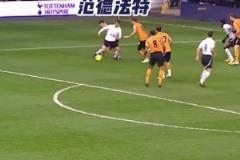 加餐？登貝萊開場4分鐘閃擊+傷退，賽后上大巴拿了一串葡萄