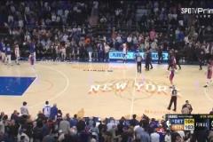 ？？終場哨響活塞贏下比賽，結果計分板直接改成尼克斯4-1