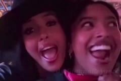 開心的摟在一塊！瓦妮莎和大女兒娜娜一起去看碧昂絲演唱會~