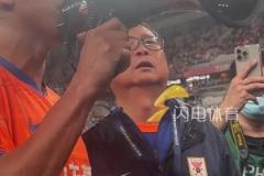 歡迎回家！賽前蒿俊閔指導(dǎo)青島海牛球員熱身