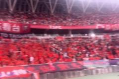 震耳欲聾！泰山隊主場戰平青島海牛，泰山隊球迷高喊“下課”