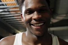 開心到停不下來！華子賽后一路大笑：Wolves in 5！！