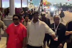 華子在LA街頭慶祝勝利：他們一直放狠話，說五場拿下我們，今天都給我去死吧