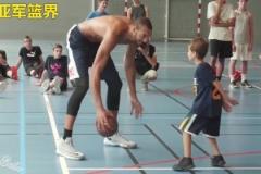 誤入矮人國！網友惡搞：這就是今天的戈貝爾！