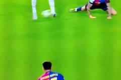 太緊張？圖拉姆30秒進球時，伊尼戈腳滑摔倒完全沒對其進行干擾