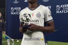 功不可沒，實拍“藍黑不高興”賽后領取本場MVP獎杯