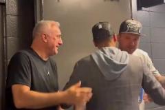 沒啥用啊！湖人球迷賽前場外狂噴愛德華茲！