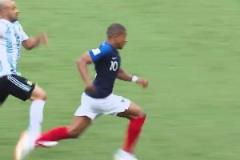 還有誰？當年19歲的姆巴佩這個啟動加速震驚了世界