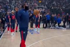 可愛捏！小瓊斯熱身秀轉體暴扣 登哥小雞展翅慶祝隨后勉扣