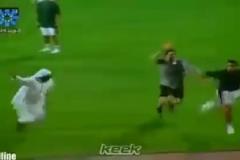 惡搞！當利雅得勝利老板看到C羅時……手上的圈子收不住了