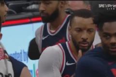 哈登累壞了！這場打了46分鐘，賽后接受女記者采訪，累得直扶膝