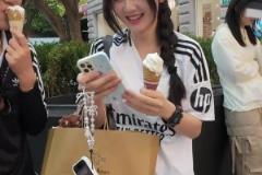 街拍博主遇皇馬&貝林厄姆女球迷，小姐姐顏值你給幾分？