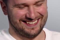 玩尬的主持人問東契奇：你知道你的名字念起來像莫蘭特嗎