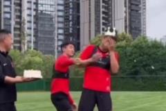 震驚！蓉城內(nèi)訌，韋世豪場(chǎng)下“欺負(fù)”隊(duì)友