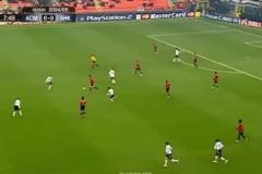 卡卡04年對陣頓涅茨克礦工 ，犀利直接的踢法看的太過癮了