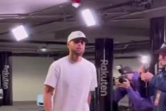 勇士球員賽前穿搭：庫里JB黑白配 花里胡哨希爾德 追夢一身黑