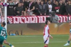 錯失良機！薩卡禁區內回敲，馬丁內利無人盯防低射偏出！