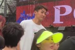 韋世豪帶著老婆驚現陶喆演唱會，敢不敢喊一句:南波賽文