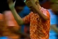 范巴斯滕獨進五球，率領荷蘭隊奪得1988年歐洲杯冠軍