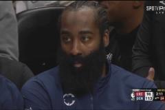 命也！最后2分鐘面臨淘汰 導(dǎo)播拍到哈登&小卡呆滯無奈表情