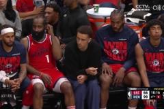 快船第四節眾生相：哈登撓耳朵，小卡發愣，連米爾斯都安靜了！