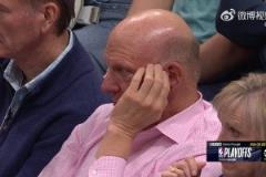 全球億萬富豪榜第10！比分落后鮑爾默托腮沉默不語 當(dāng)老板苦哇