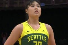 風(fēng)暴首秀！李月汝季前賽雙新高15分10板