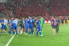 客場不敵成都蓉城遭遇賽季首敗，申花全隊(duì)賽后依然向遠(yuǎn)征軍致意