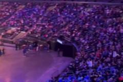 這氛圍真的無敵了！麥迪遜廣場花園座無虛席隔空觀看尼克斯G1