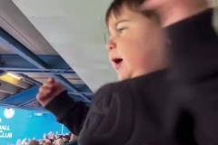 想捏捏臉恩佐兒子在斯坦福橋現場看爸爸比賽