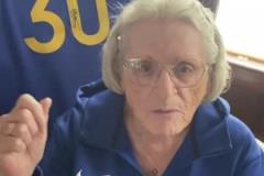 庫里86歲老迷妹！凱蒂奶奶：祝你今晚比賽好運 沖啊勇士！！！