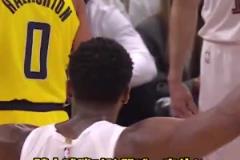 這吐口水跟勞塔羅學的嘛怎么還會有人踢急了就吐口水啊