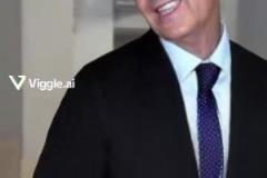 得到阿諾德后的老佛爺開心得像個孩子