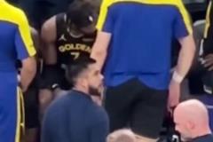 庫里不在，俺就是領(lǐng)袖！追夢給隊友講解戰(zhàn)術(shù)，希爾德聽得很認(rèn)真