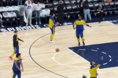 G1馬上開始！看庫里這個動作我以為要來個暴扣呢