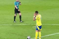 球迷解讀C羅肢體語言：快點來中圈開球！不然就回家睡覺