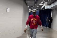 招牌大垮褲！亞歷山大G2賽前穿搭 西海岸畫風拉滿了