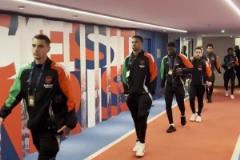 大戰在即！阿森納官方曬視頻，槍手將帥抵達王子公園球場