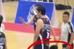 幻想型中鋒！你給這波模仿打幾分 小哥模仿申京打球