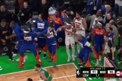 在場邊見證大橋搶斷絕殺，唐斯緊握雙拳振臂怒吼！！